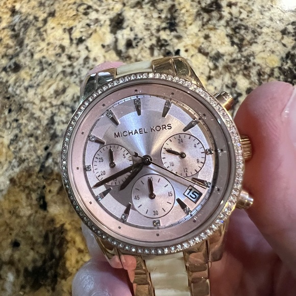 Rose Gold, Michael Kors watch - Picture 4 of 4